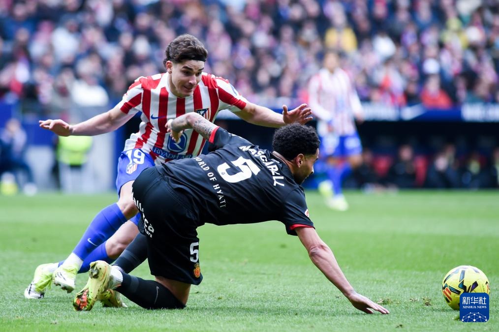 辛辛那提红人队名将皮特·罗斯击出个人第 4192 支安打，超越泰·柯布成为历史安打王